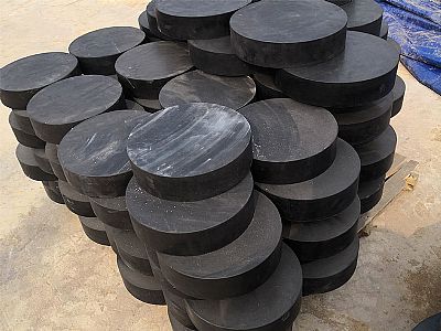 兴城市板式橡胶支座由若干层橡胶片与薄钢板经加压硫化